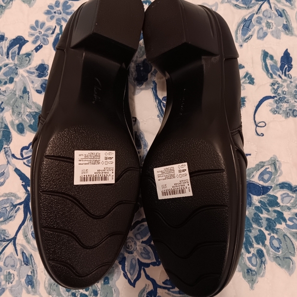 Clarks, size 12 W, black leather - Picture 6 of 6